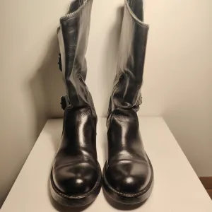 Bajkerske italijanske kožne čizme - br.39