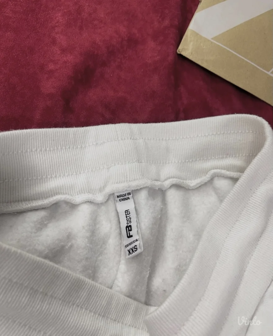 New yorker trenerka od XXS do M