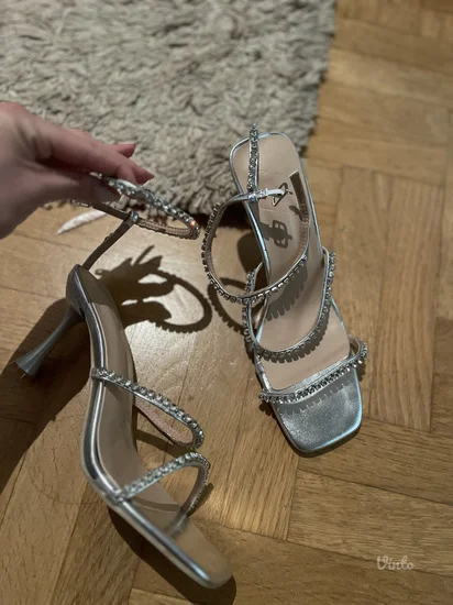 Sandale na stiklu