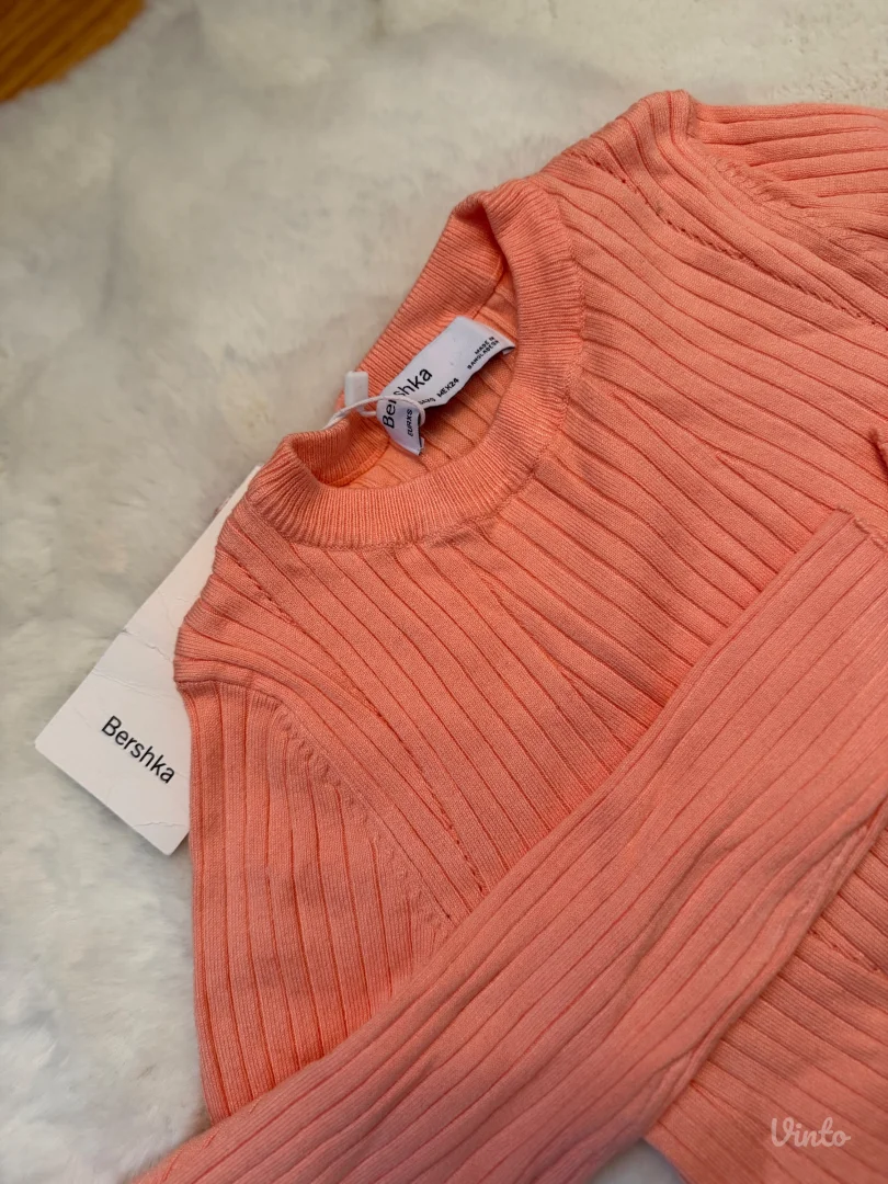 Bershka-kratka majica dugih rukava sa etiketom