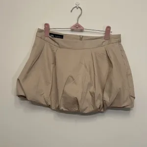 Zara - mini balon suknja