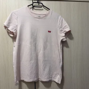 Levis roza ženska majica