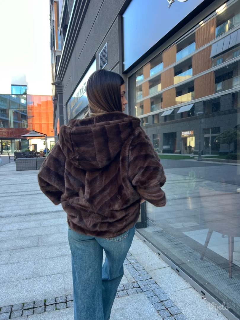 Ženska bunda-nova sa etiketom