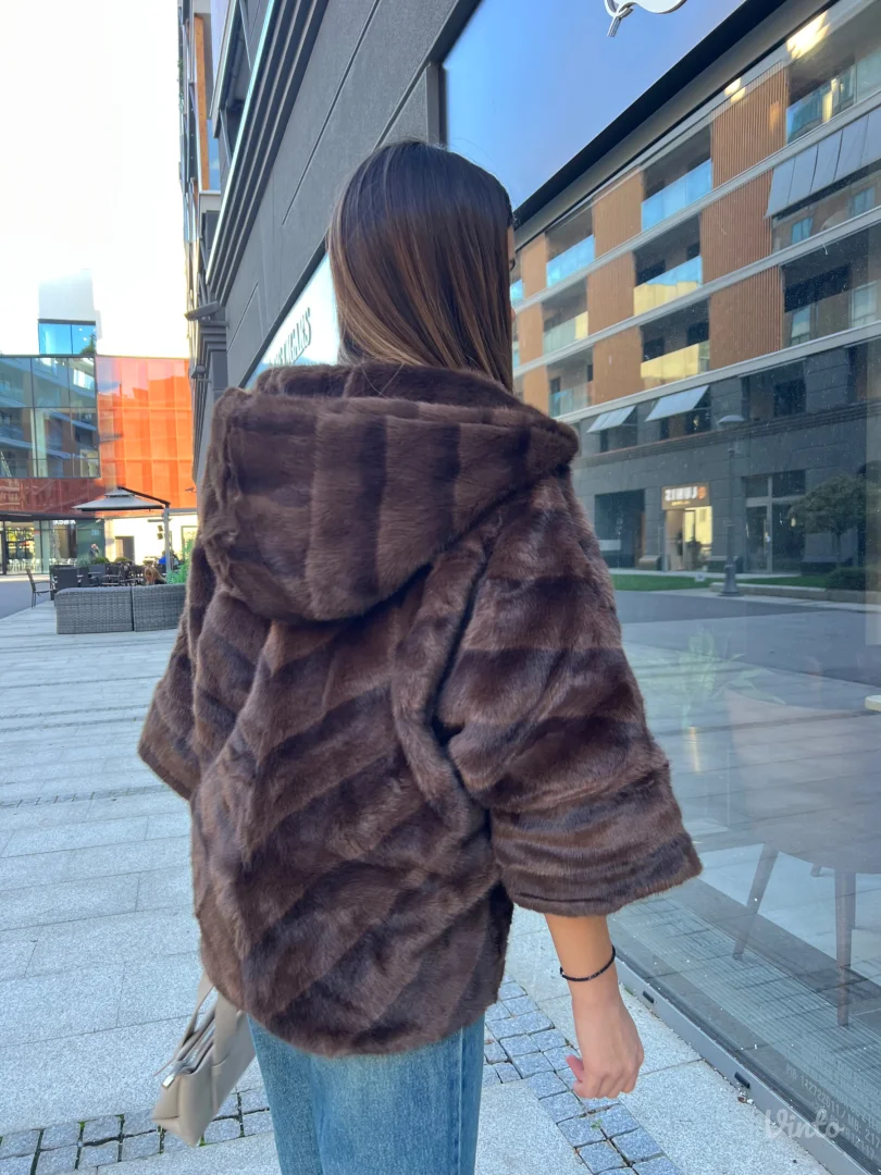 Ženska bunda-nova sa etiketom