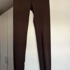 Helanke sa stopicom-nove sa etiketom