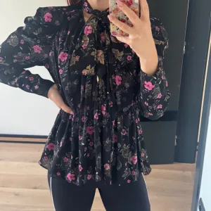 Zara bluza XS odgovara S