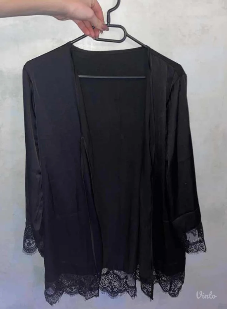 Svileni ogrtac za cipkom