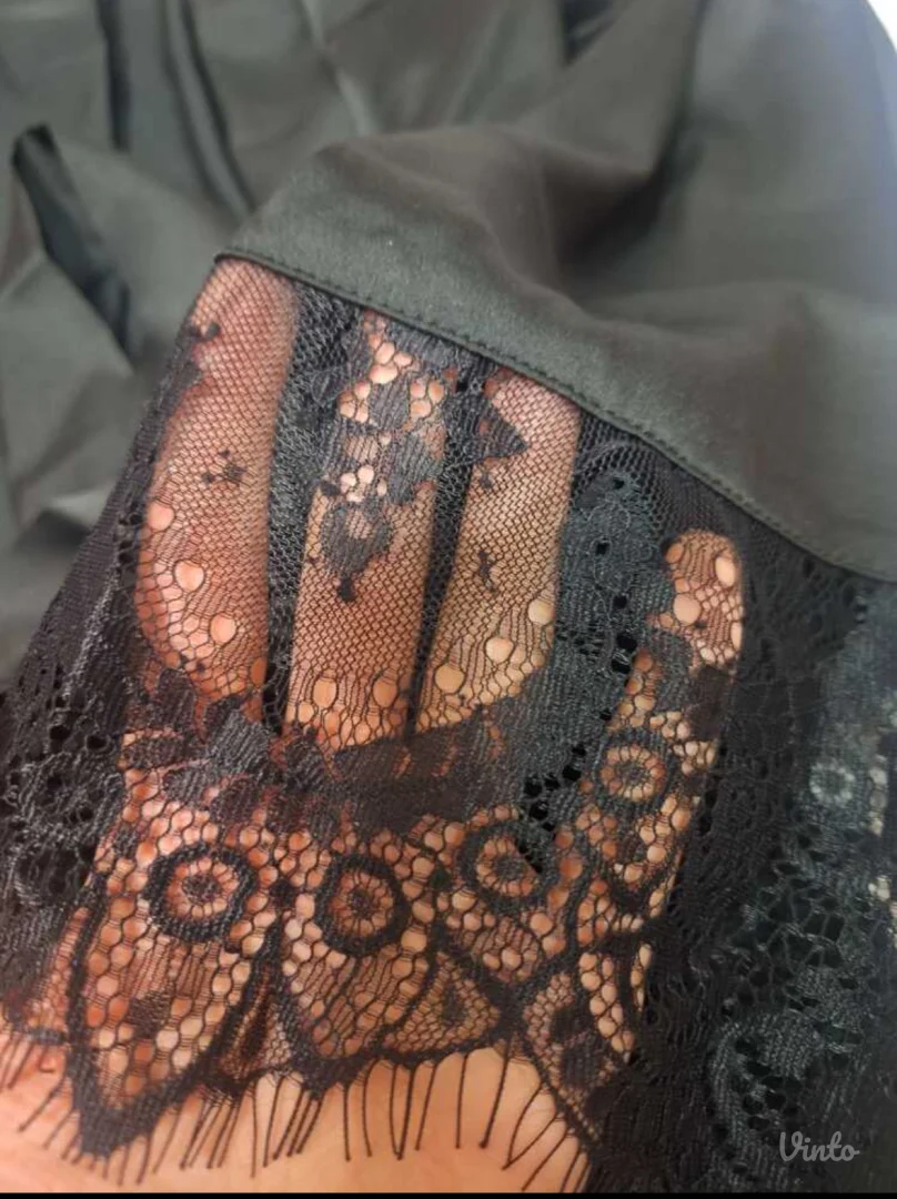 Svileni ogrtac za cipkom