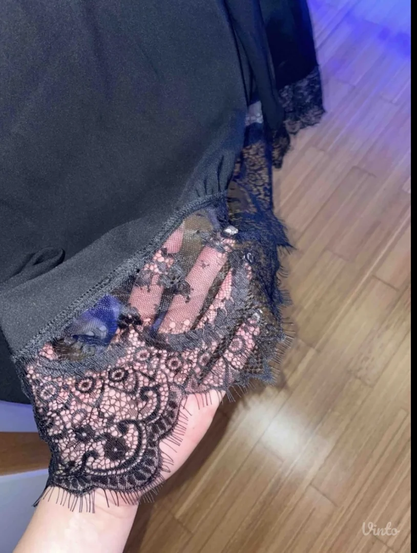 Svileni ogrtac za cipkom