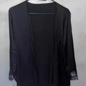 Svileni ogrtac za cipkom