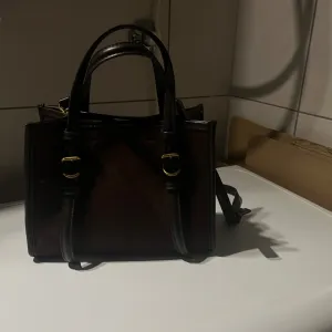 Zara crossbody torbica