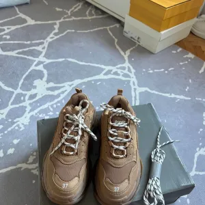 BALENCIAGA TRIPLE S original