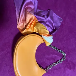 Narandžasta torbica