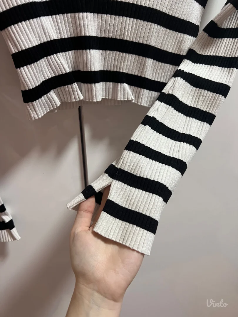 Bershka crno bela majica