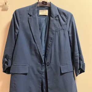 Stradivarius plavi sako