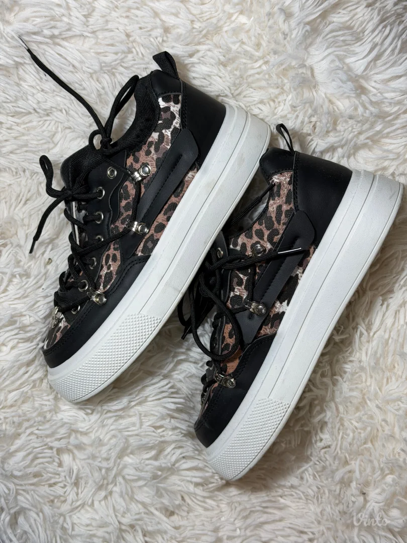 Zenske patike broj 39