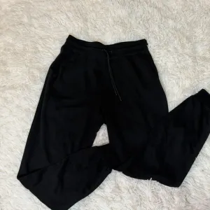 Donji deo trenerke zenski