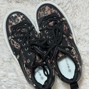 Zenske patike broj 39