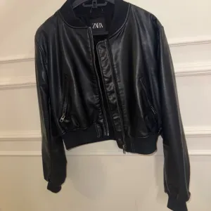 Zara jakna od eko koze