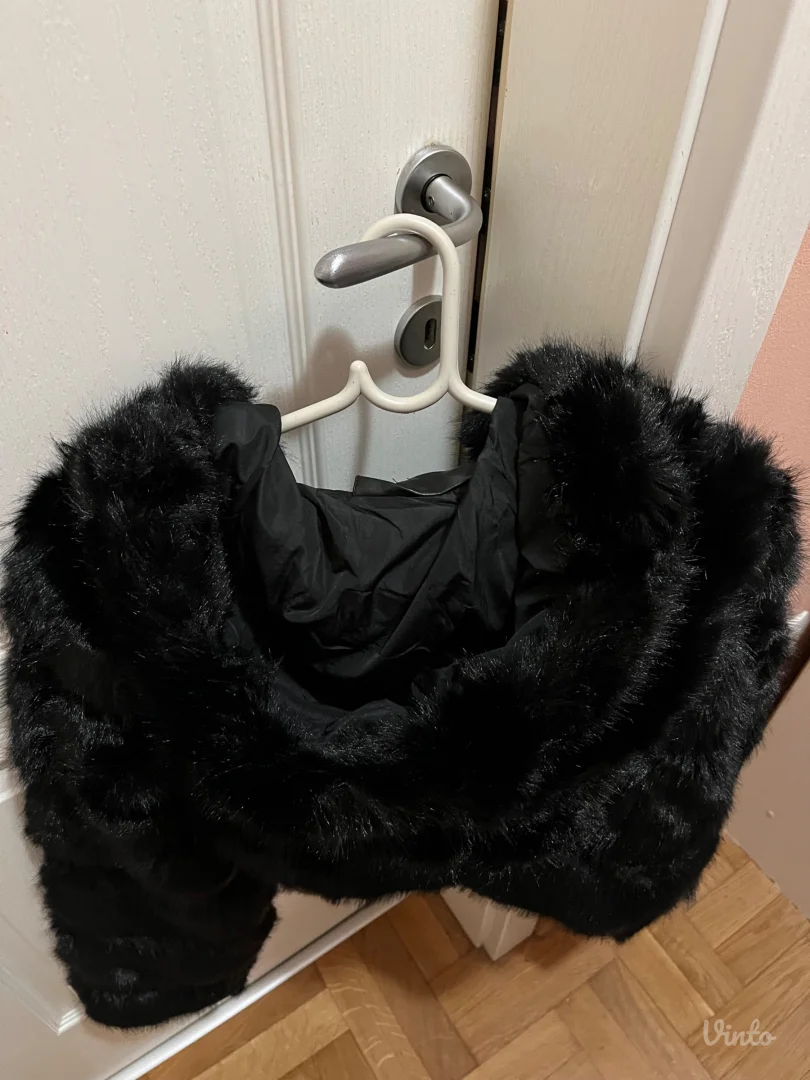 Crna ženska bundica/jaknica