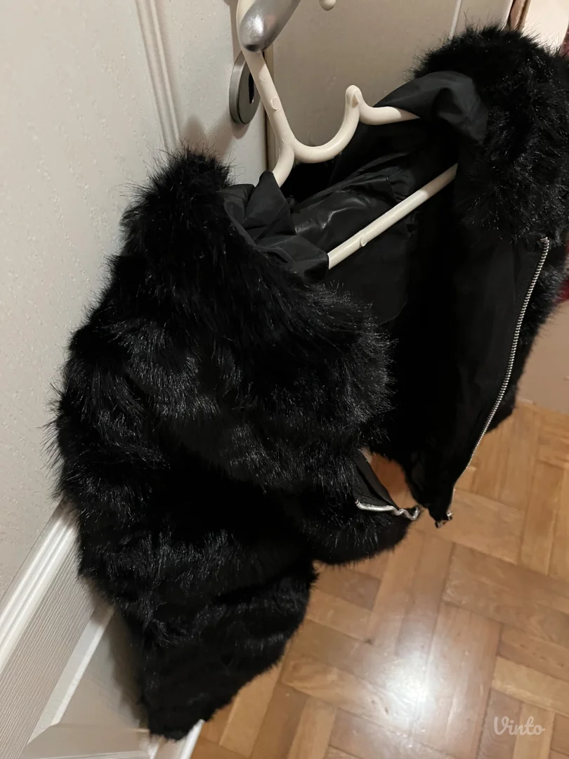 Crna ženska bundica/jaknica