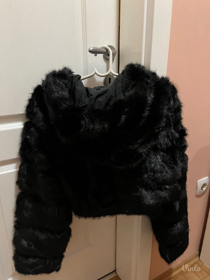 Crna ženska bundica/jaknica