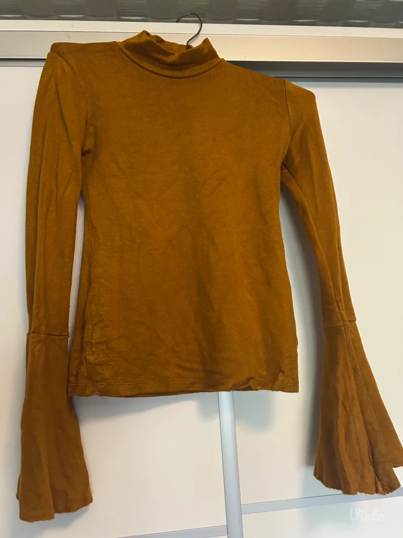 Majica sa zvono rukavima