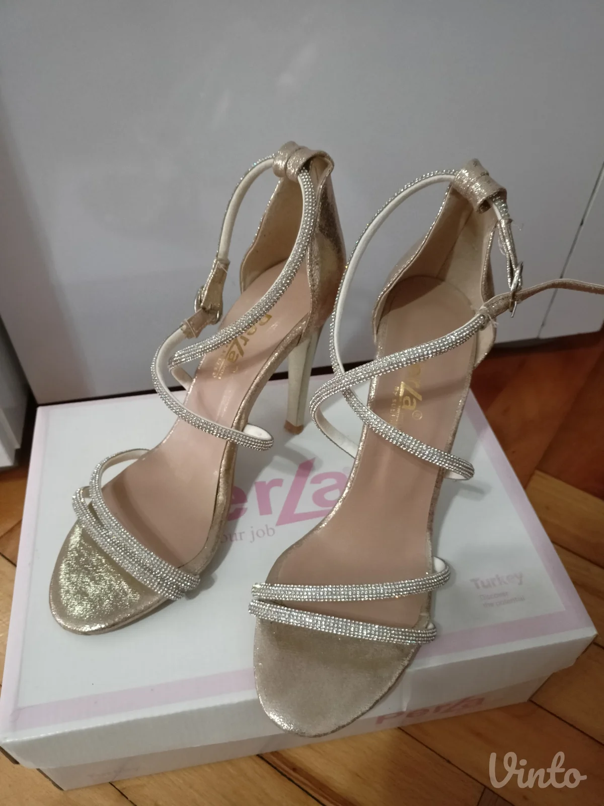 Perla sandale na štiklu-broj 38