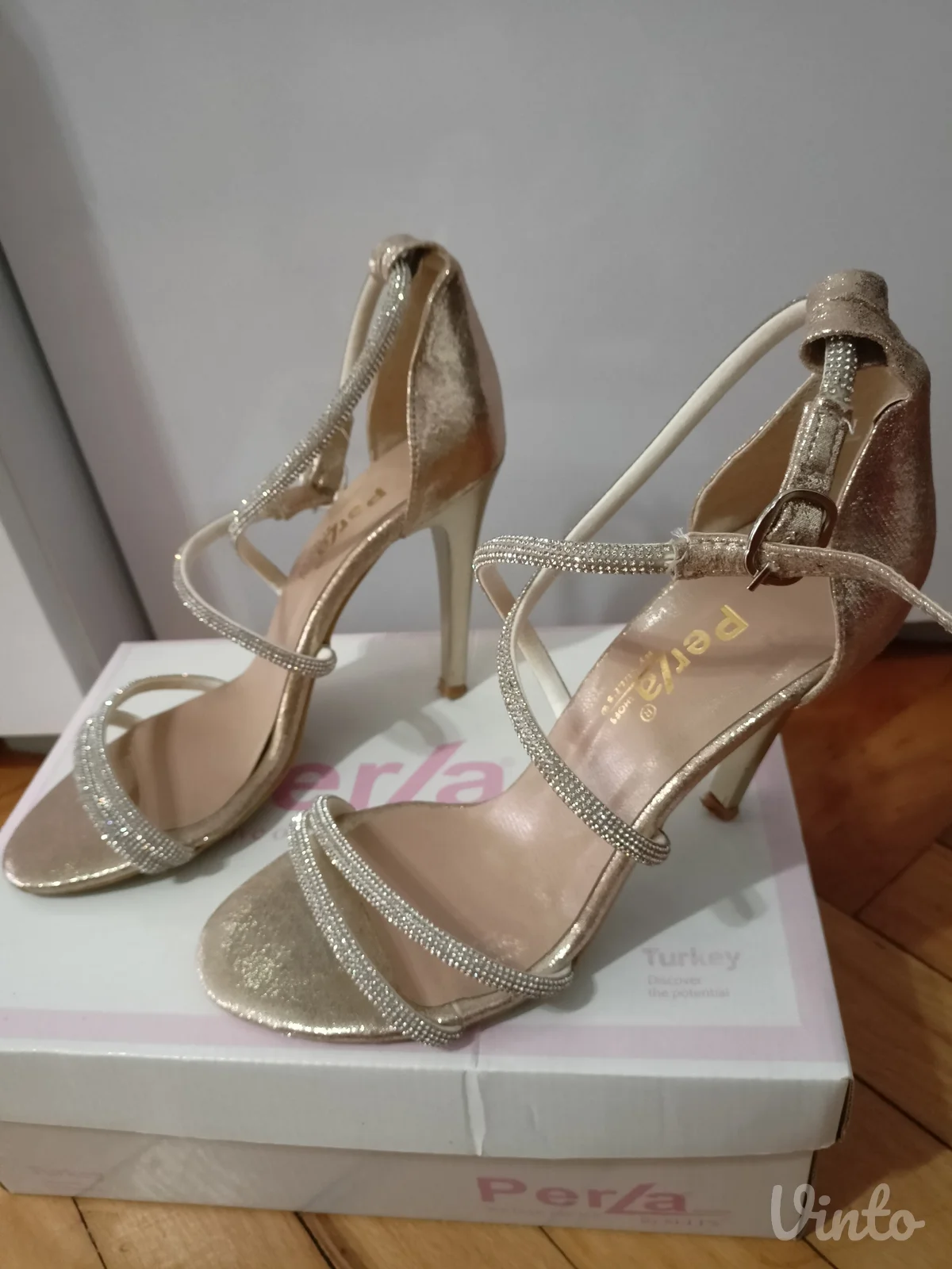 Perla sandale na štiklu-broj 38