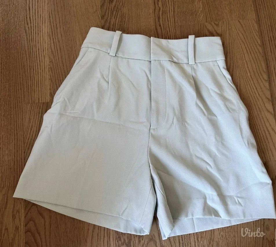 Bermude i šortsevi