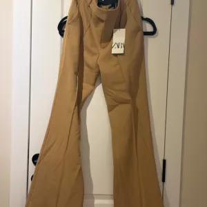 Zara pantalone