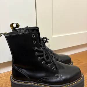 Dr.Martens Jadon čizme
