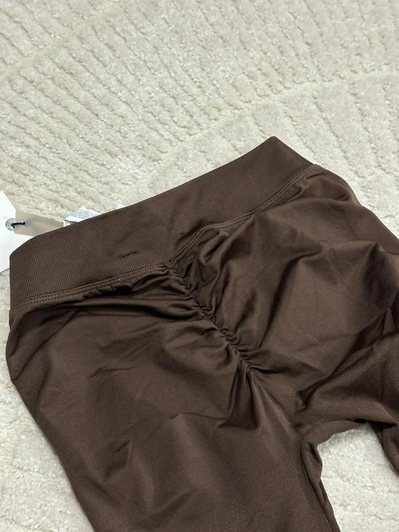 Helanke- scrunch pull and bear