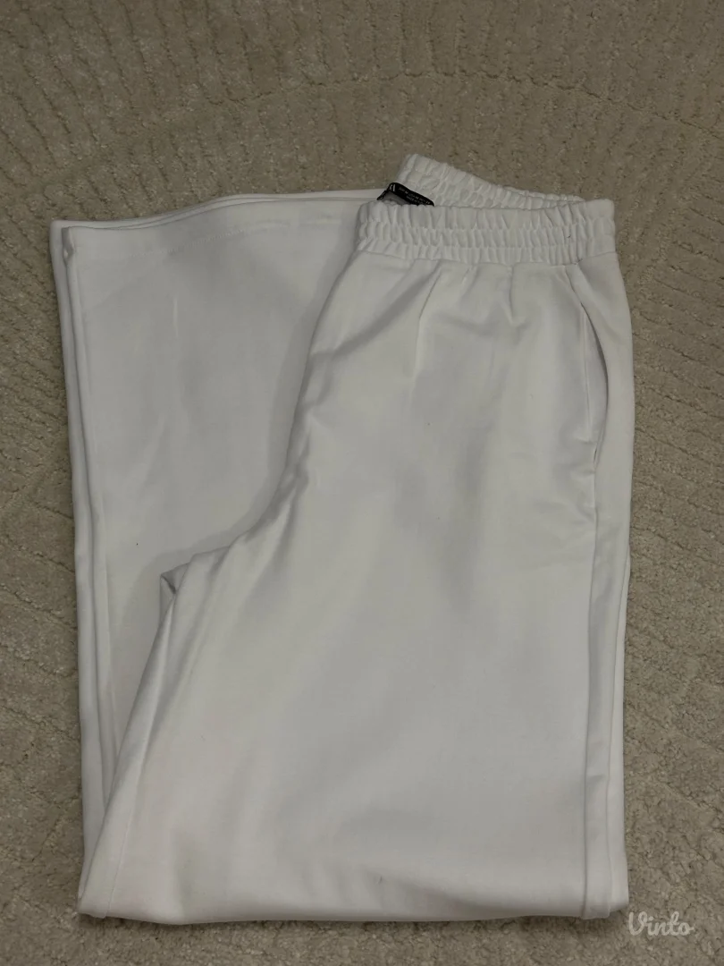 Zara - bela trenerka