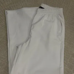 Zara - bela trenerka