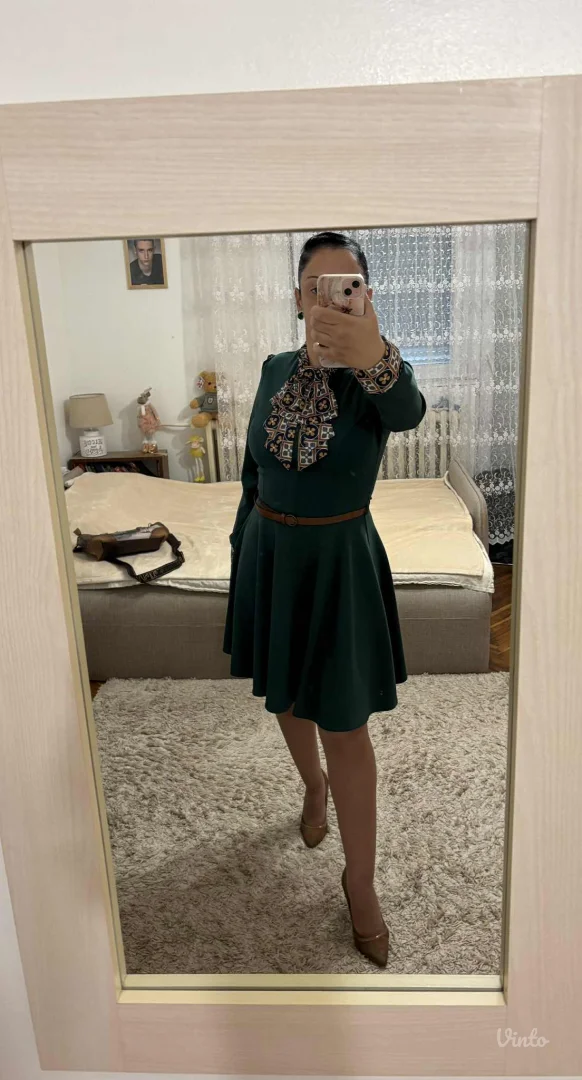 Potpuno nova haljina, skinuta etiketa i samo stoji