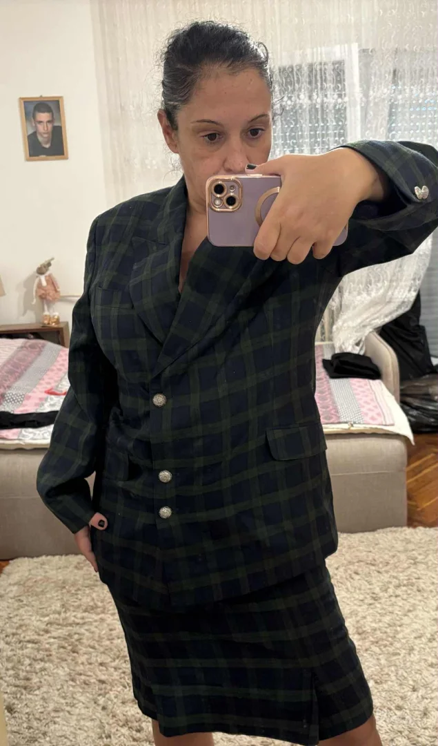 Dobro ocuvan komplet suknja i sako