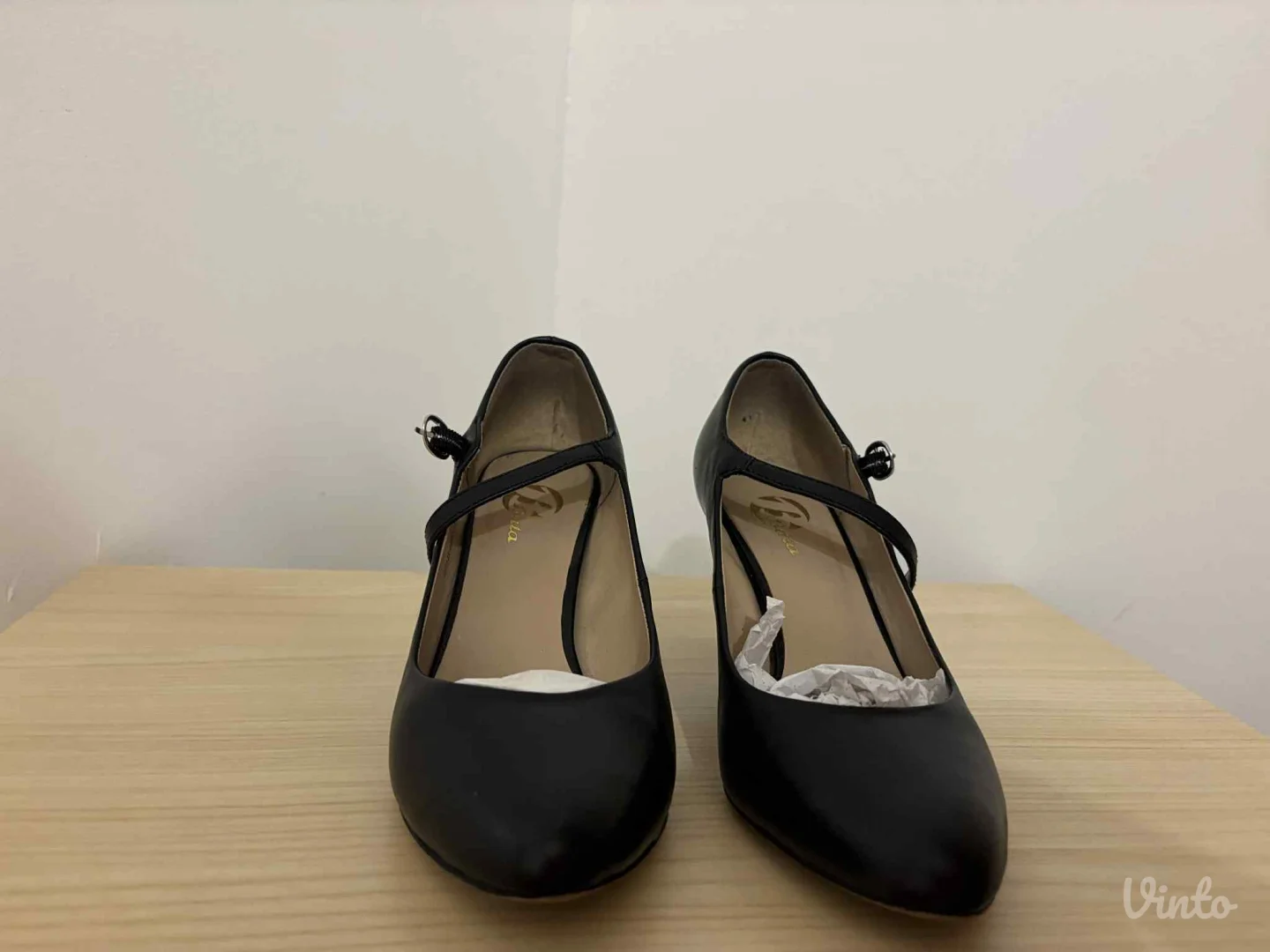 Potpuno ocuvane kozne Bata Sandale br. 36