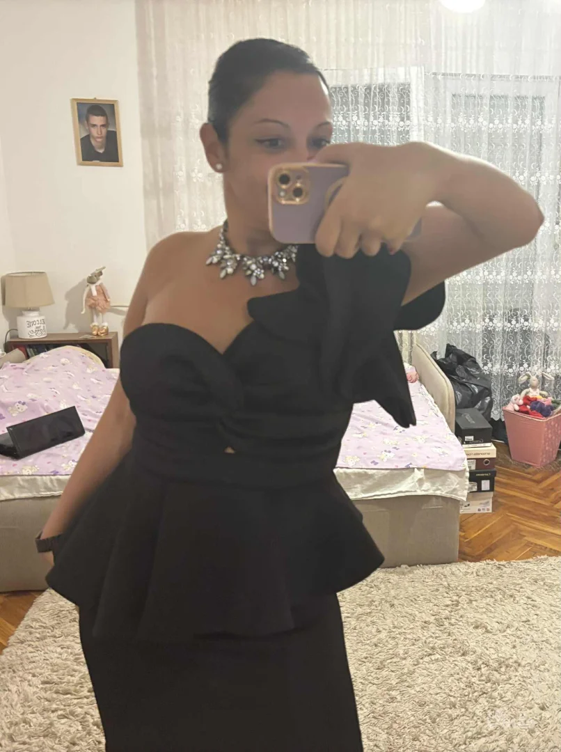 Potpuno nov komplet sa etiketom suknja i bluza