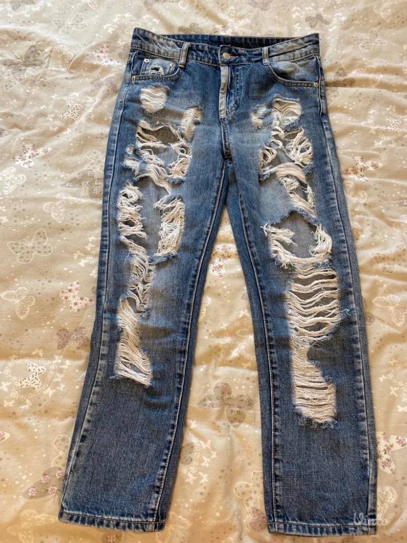 Potpuno nove iscepane farmerke