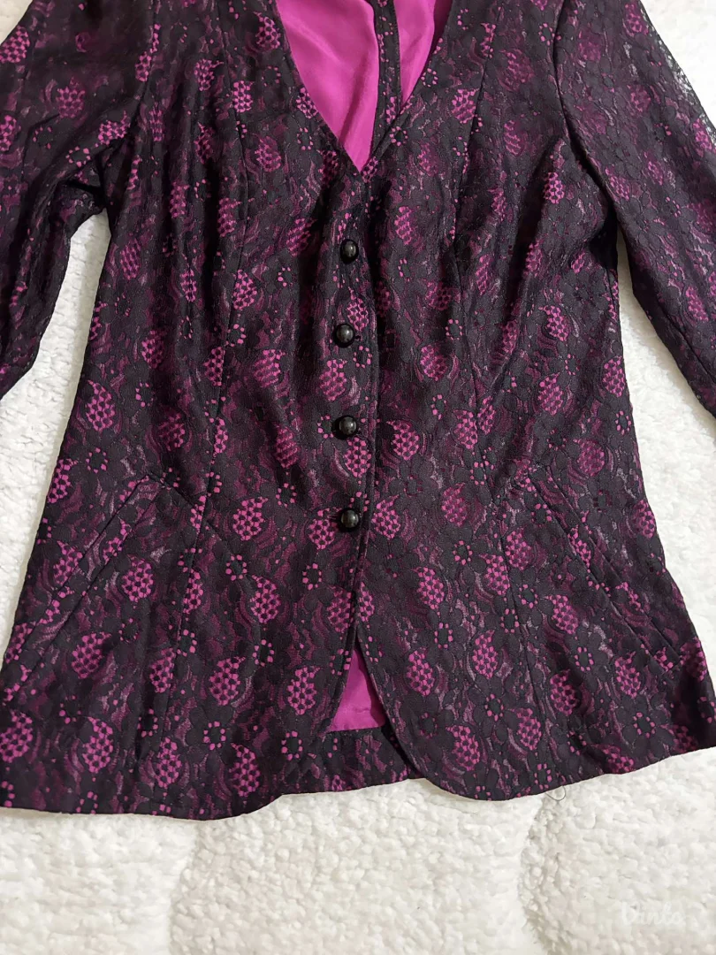 Divan potpuno ocuvan Mona sako - blejzer