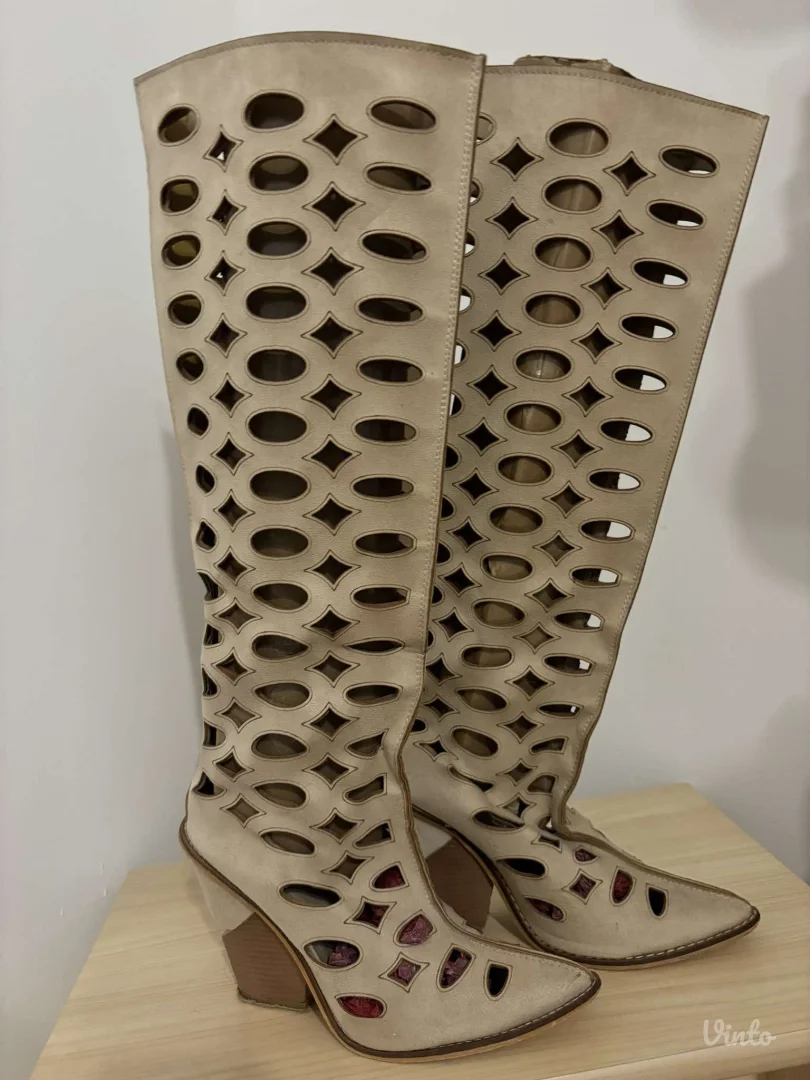 Supljikave efektne letnje cizme, jednom obuvene