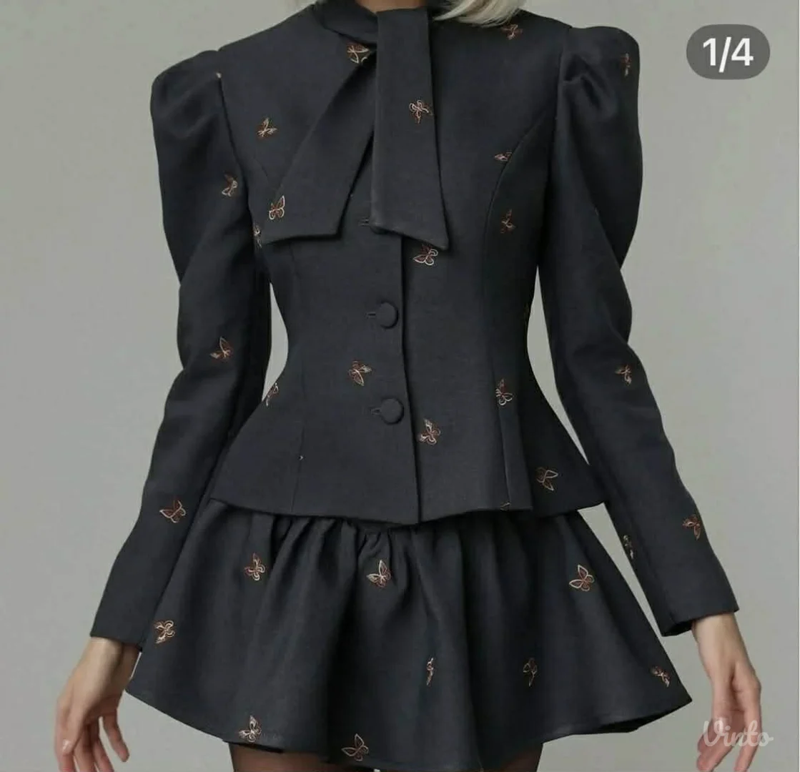 Potpuno nov komplet, suknja i bluza