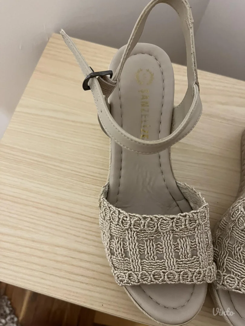 Samo jednom obuvene sandale