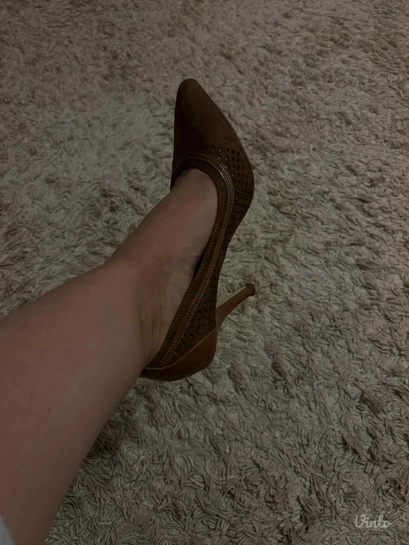 Potpuno ocuvane cipele