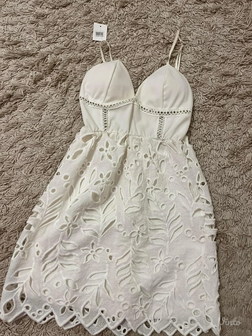 Potpuno nova haljina sa etiketom