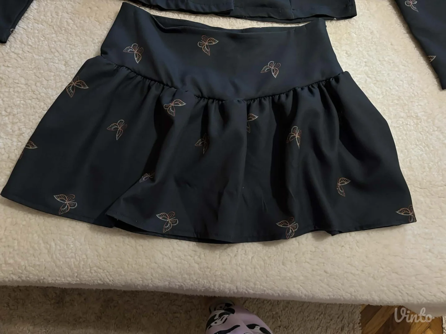 Potpuno nov komplet, suknja i bluza