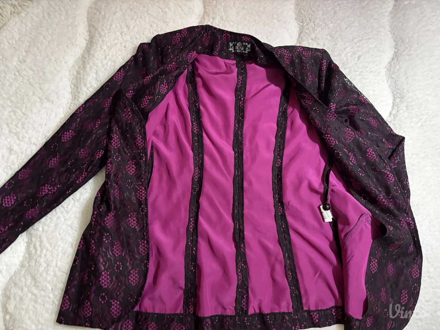 Divan potpuno ocuvan Mona sako - blejzer