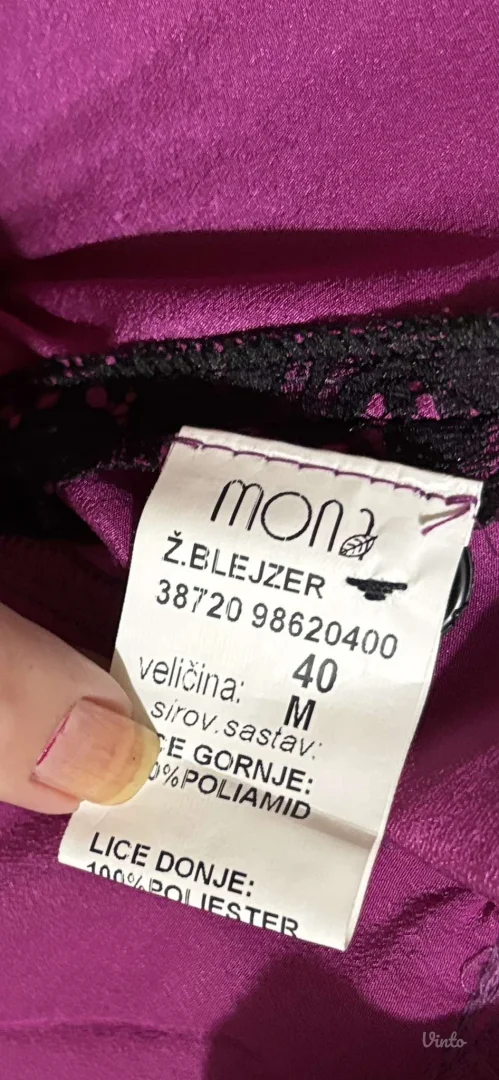 Divan potpuno ocuvan Mona sako - blejzer