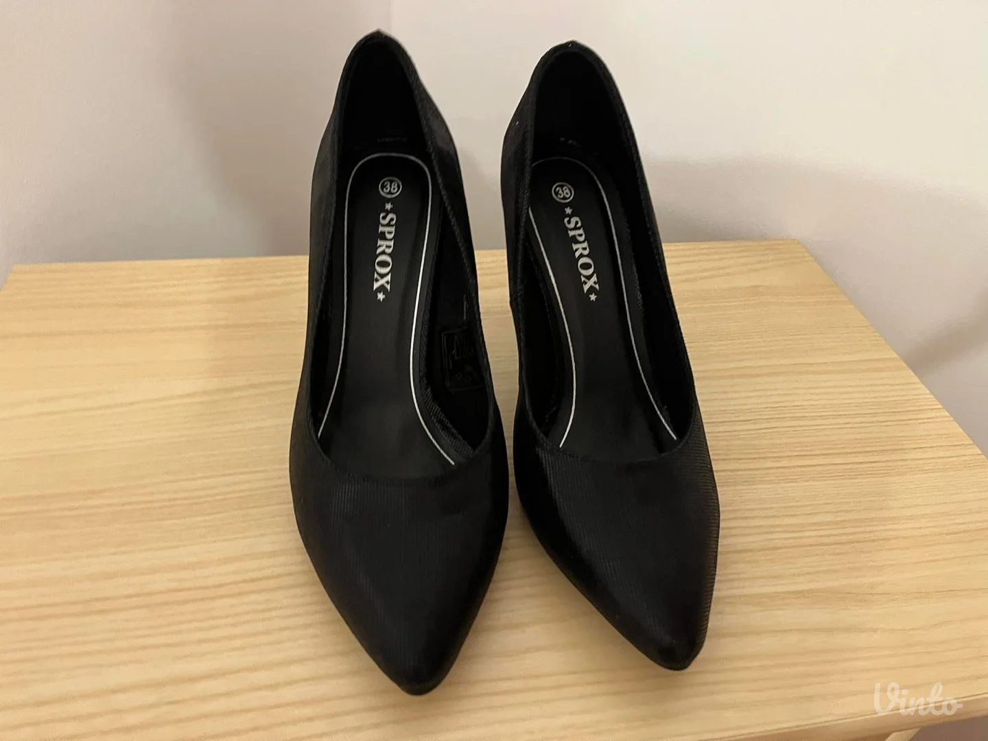 Potpuno nove crne cipele, broj 38
